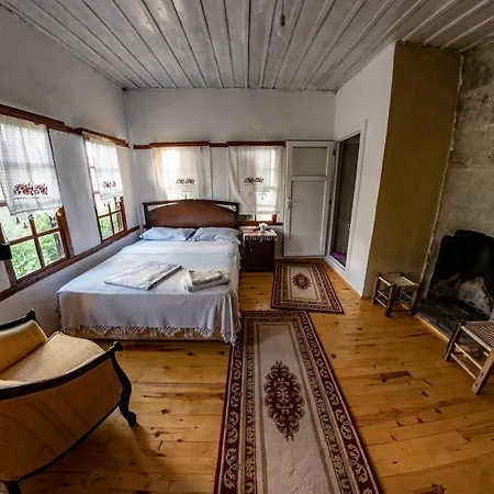 Laz Evi Hotel