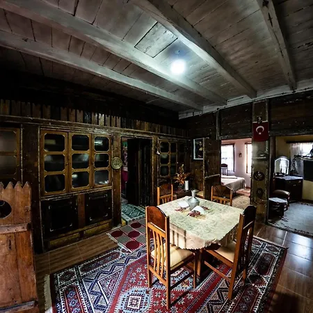 Hotel Laz Evi